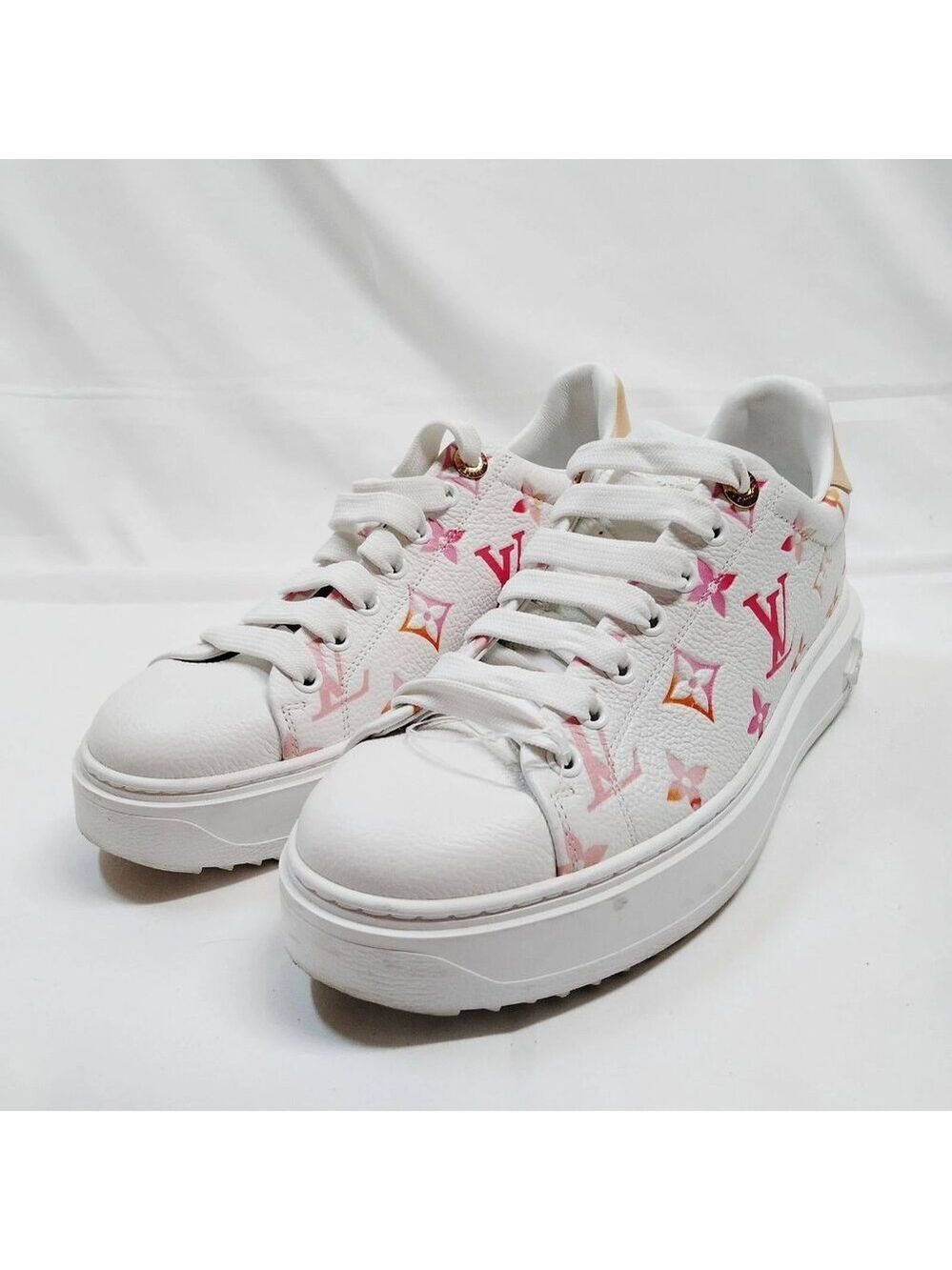 Louis Vuitton Sneakers Women Whites Leather (calf) 650-071425